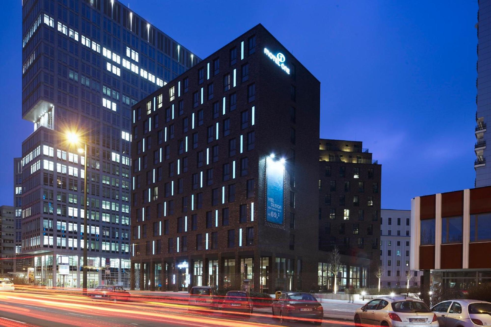 Motel One Berlin-Spittelmarkt ภายนอก รูปภาพ
