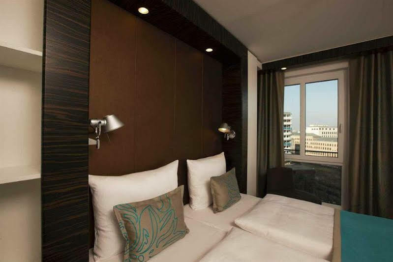 Motel One Berlin-Spittelmarkt ภายนอก รูปภาพ